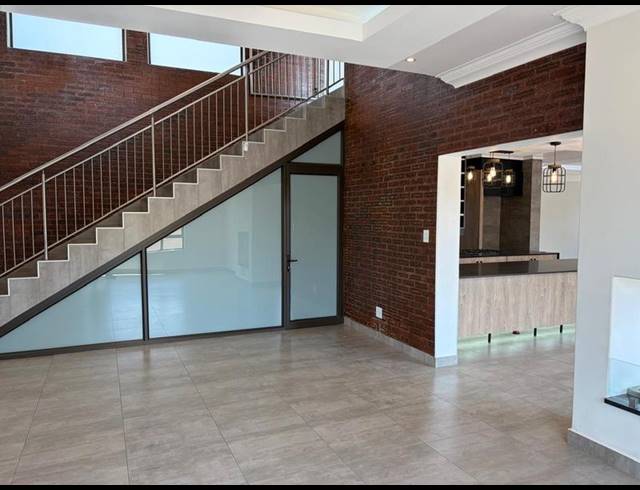 6 BEDROOM HOUSE FOR SALE IN ZAMBEZI COUNTRY ESTATE